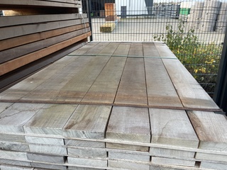 Ca. 133x Ipé planken fijnbezaagd, 27x130mm, lengte 185cm